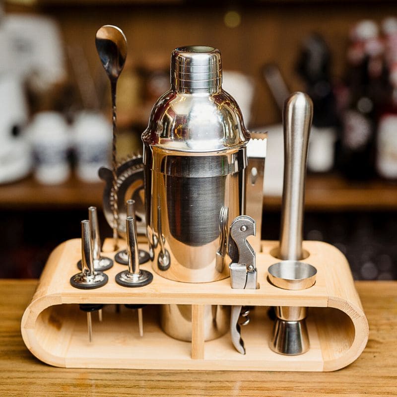 set cadou pentru cocktail shaker argintiu barman